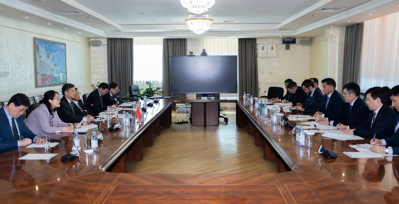 Сотрудничество КТЖ и КЖД: Талгат Алдыбергенов встретился с Ван Цзиньси