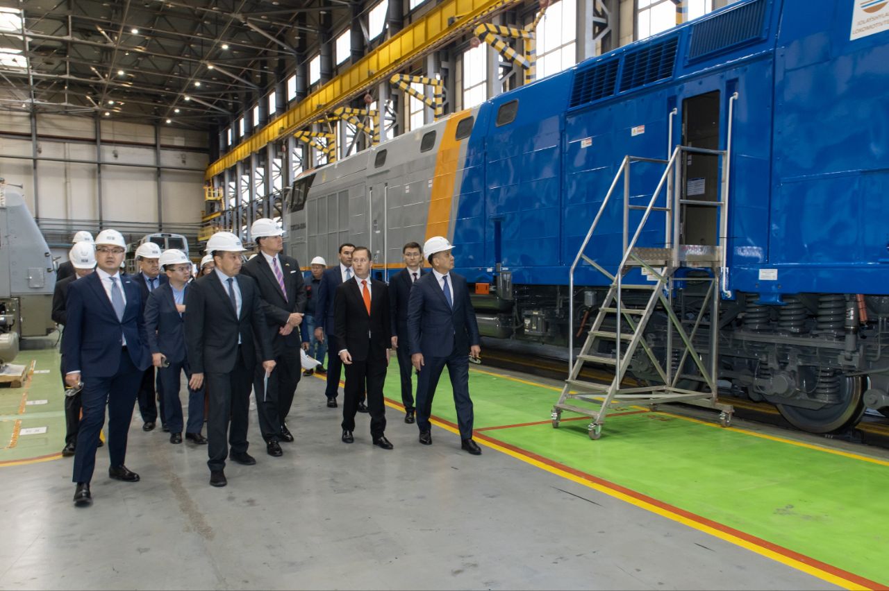 Спецпредставитель Президента и заместитель Госсекретаря США посетили локомотивосборочный завод в Астане