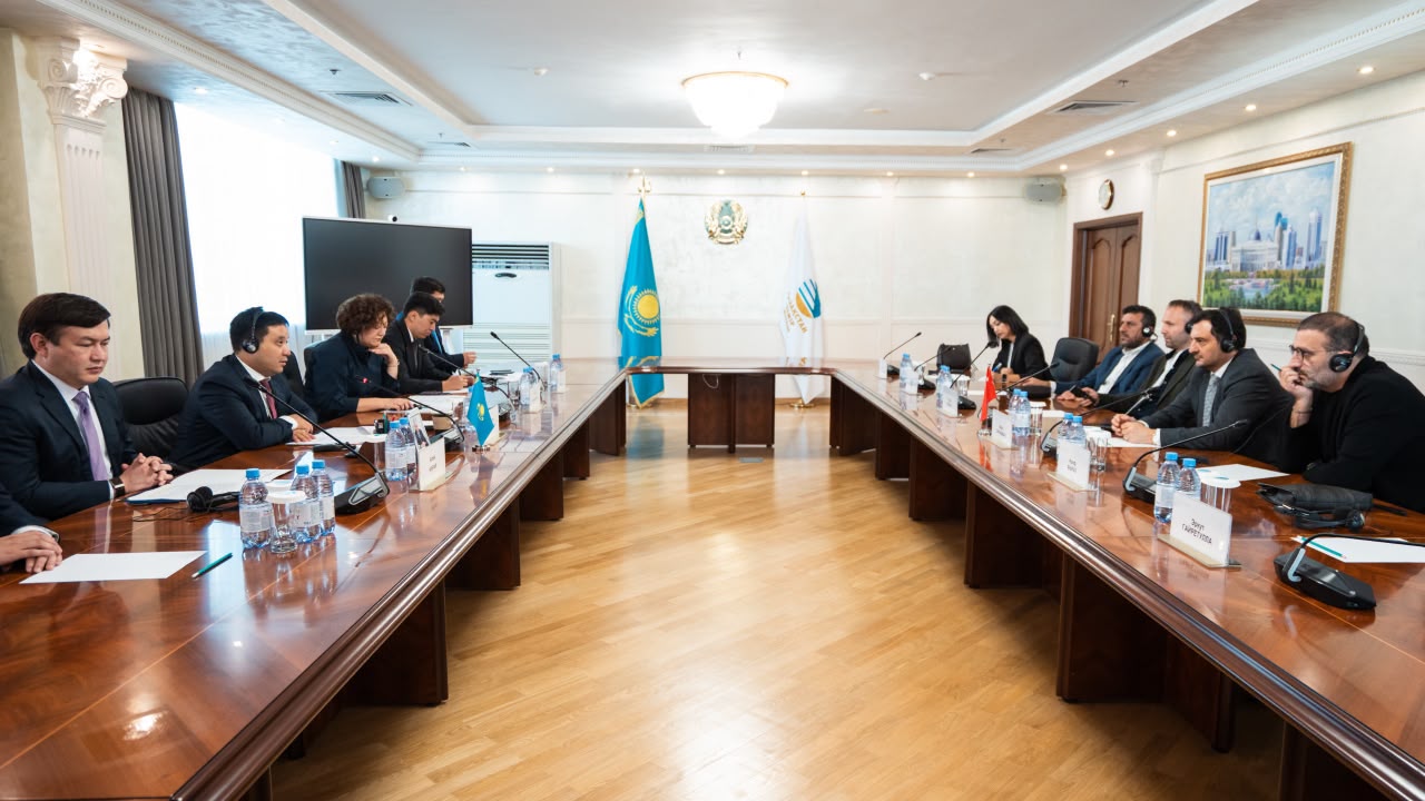 Руководители КТЖ и Pasifik Eurasia обсудили расширение перевозок по ТМТМ