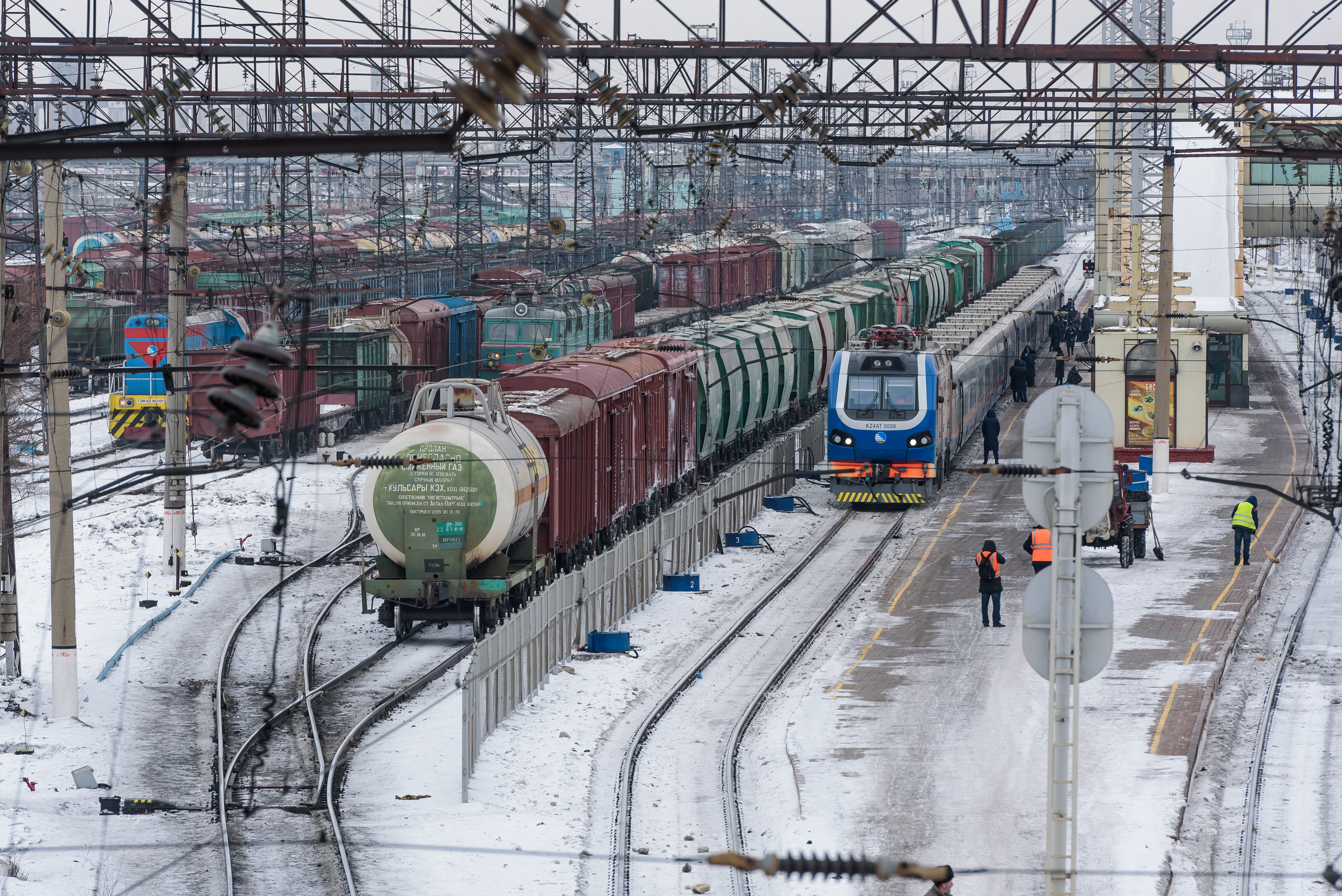 Свыше 220 млн тонн грузов перевезено железнодорожным транспортом за 10 месяцев