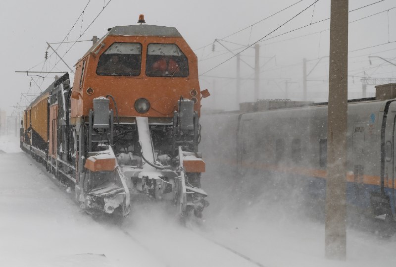 Свыше 65 тысяч кубометров снега убрано с железнодорожных путей