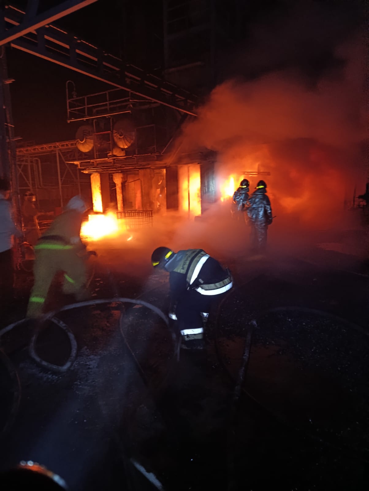 Пожарный поезд станции Арыс оказал помощь в тушении пожара на нефтебазе