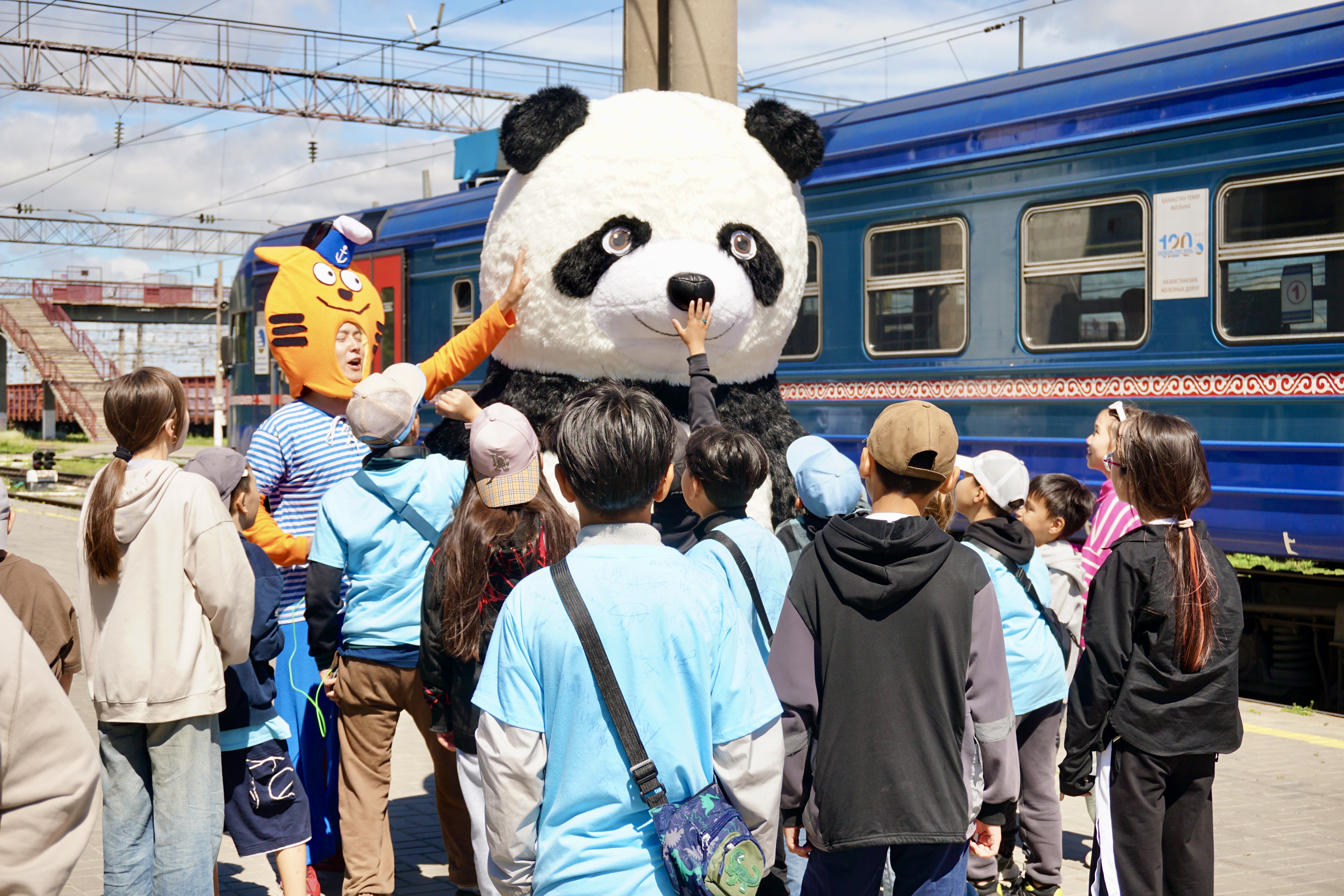 The national carrier organized a children's party at the Kokshetau railway station on the eve of Transport Workers' Day