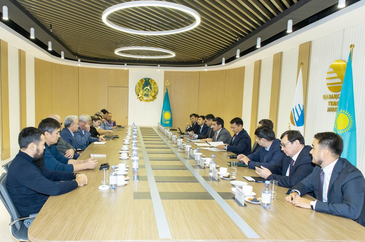 В КТЖ прошёл круглый стол с отечественными товаропроизводителями