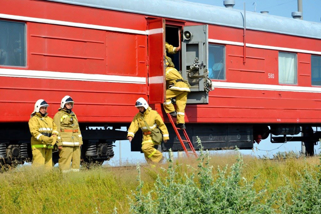 ҚТЖ өрт сөндіру пойызы СҚО дала өртін сөндіру кезінде ТЖД-ға көмек көрсетті