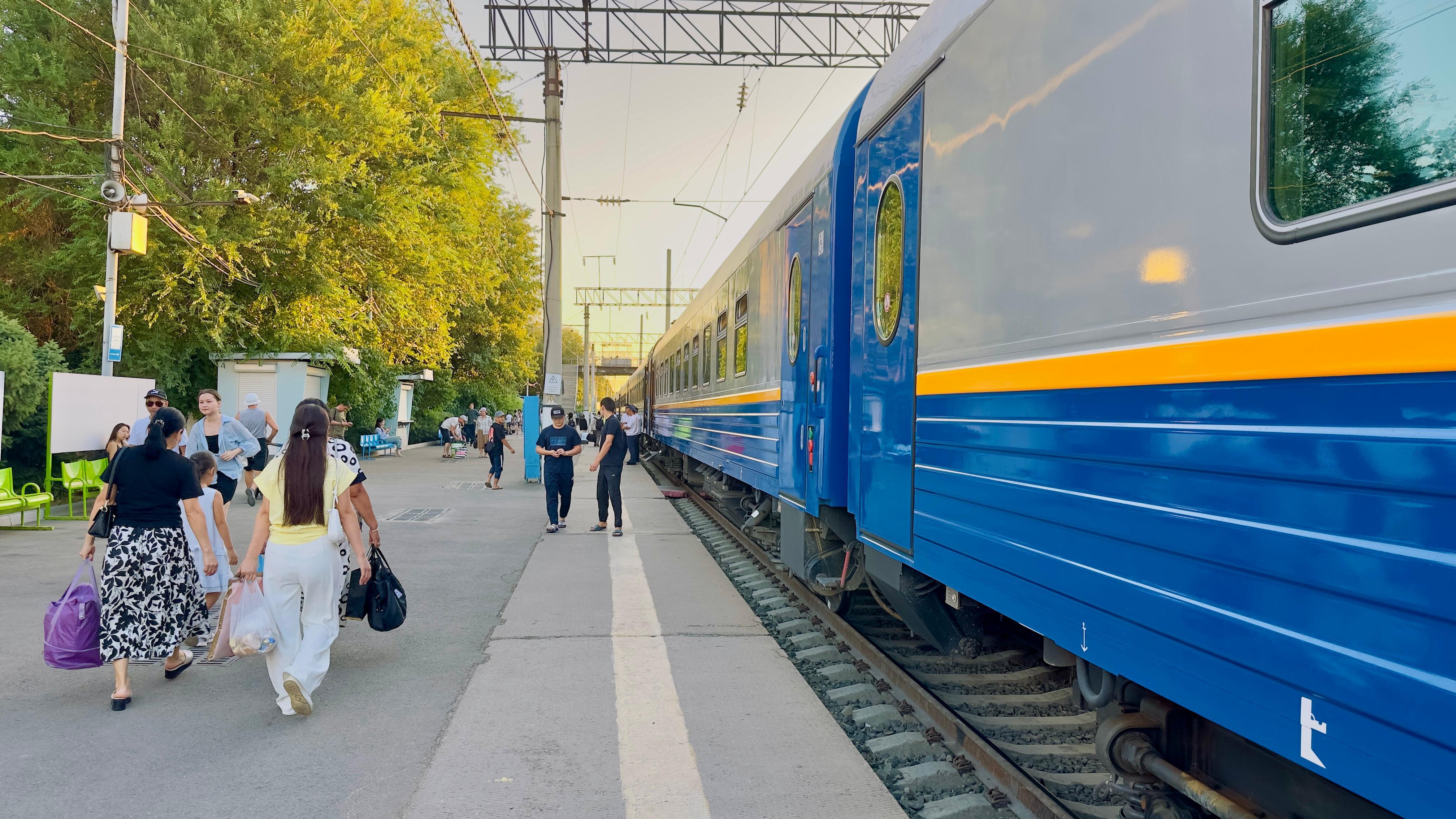 Более 4 млн пассажиров перевезено этим летом поездами Нацперевозчика