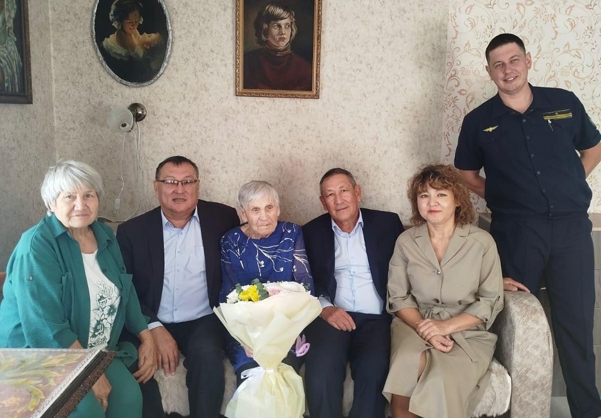 Железнодорожница из Курорт-Борового отметила 100-летний юбилей