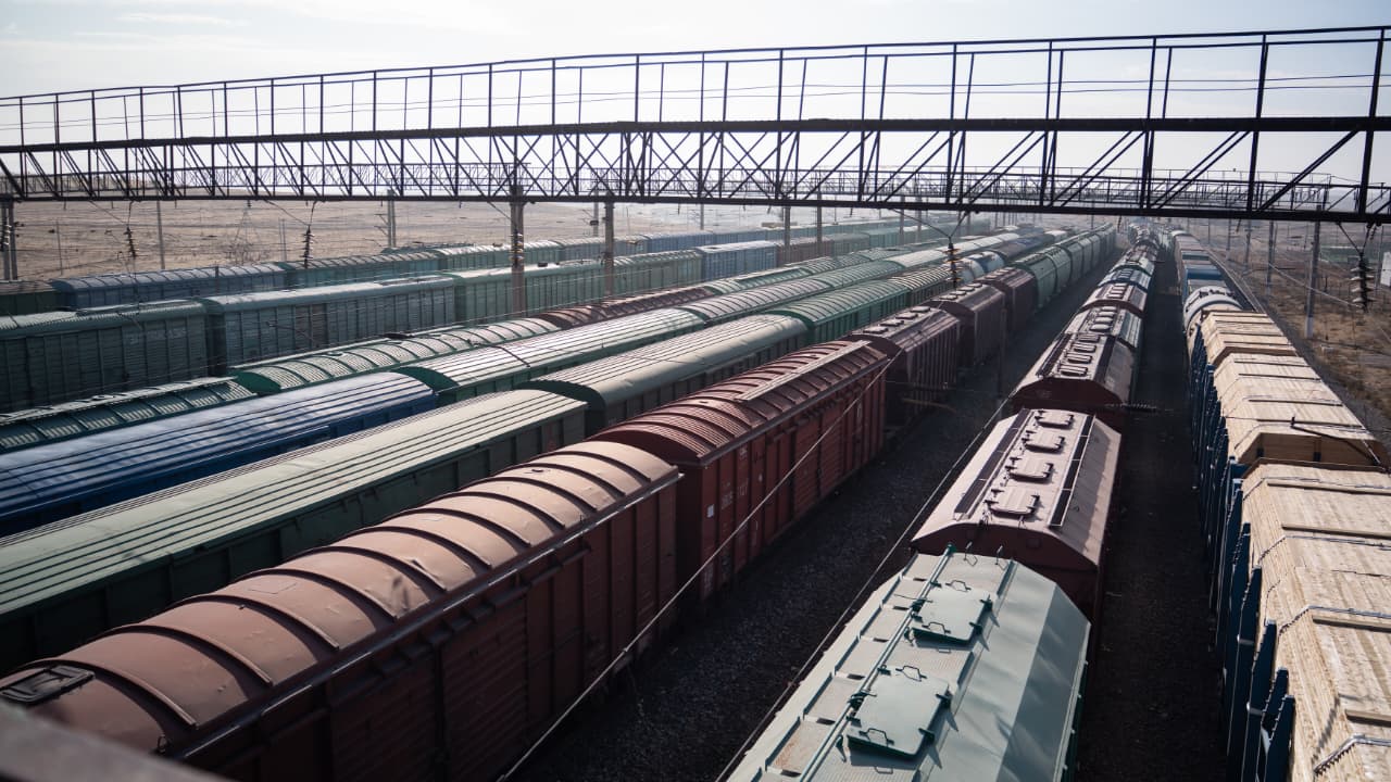 Журналистам показали логистику экспорта зерна и рассказали о причинах затора на узбекской границе