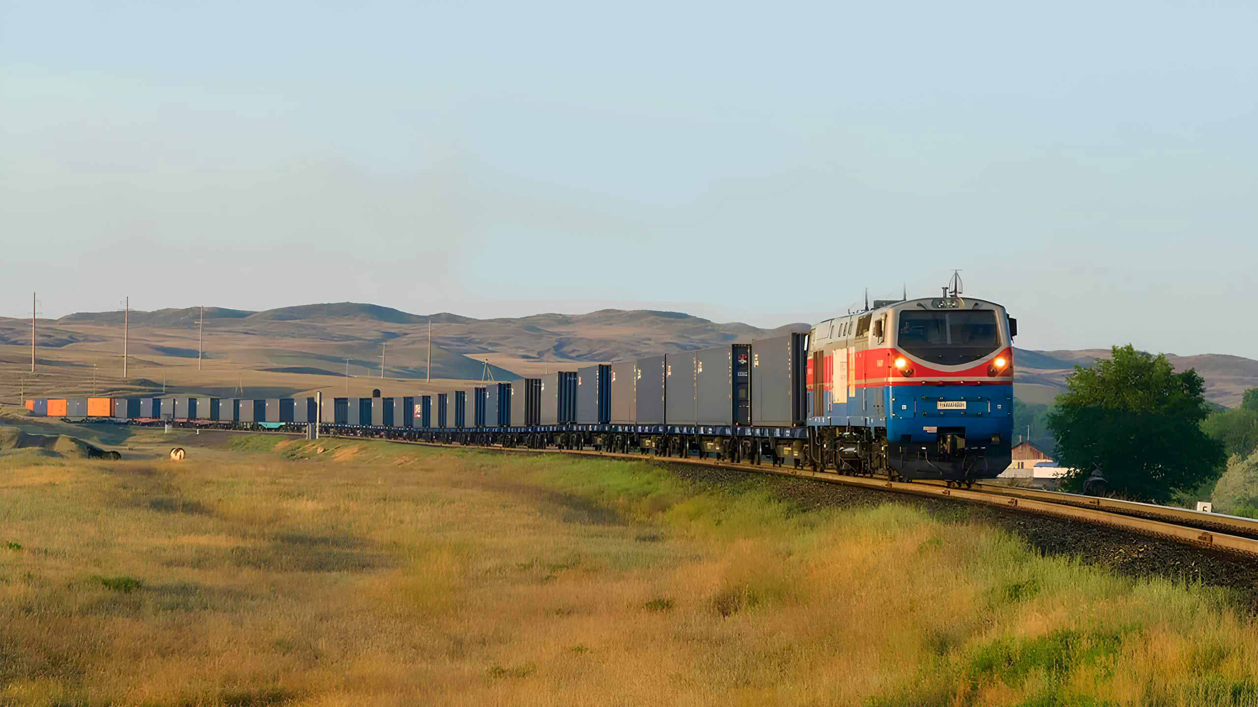 Грузоперевозки железнодорожным транспортом выросли на 4% за 8 месяцев этого года