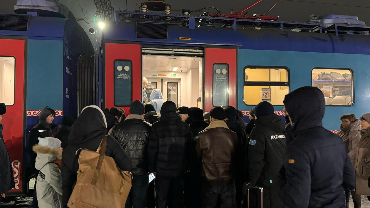 В связи с ограничениями движения на автодорогах КТЖ дополнительно организует перевозку пассажиров электропоездами