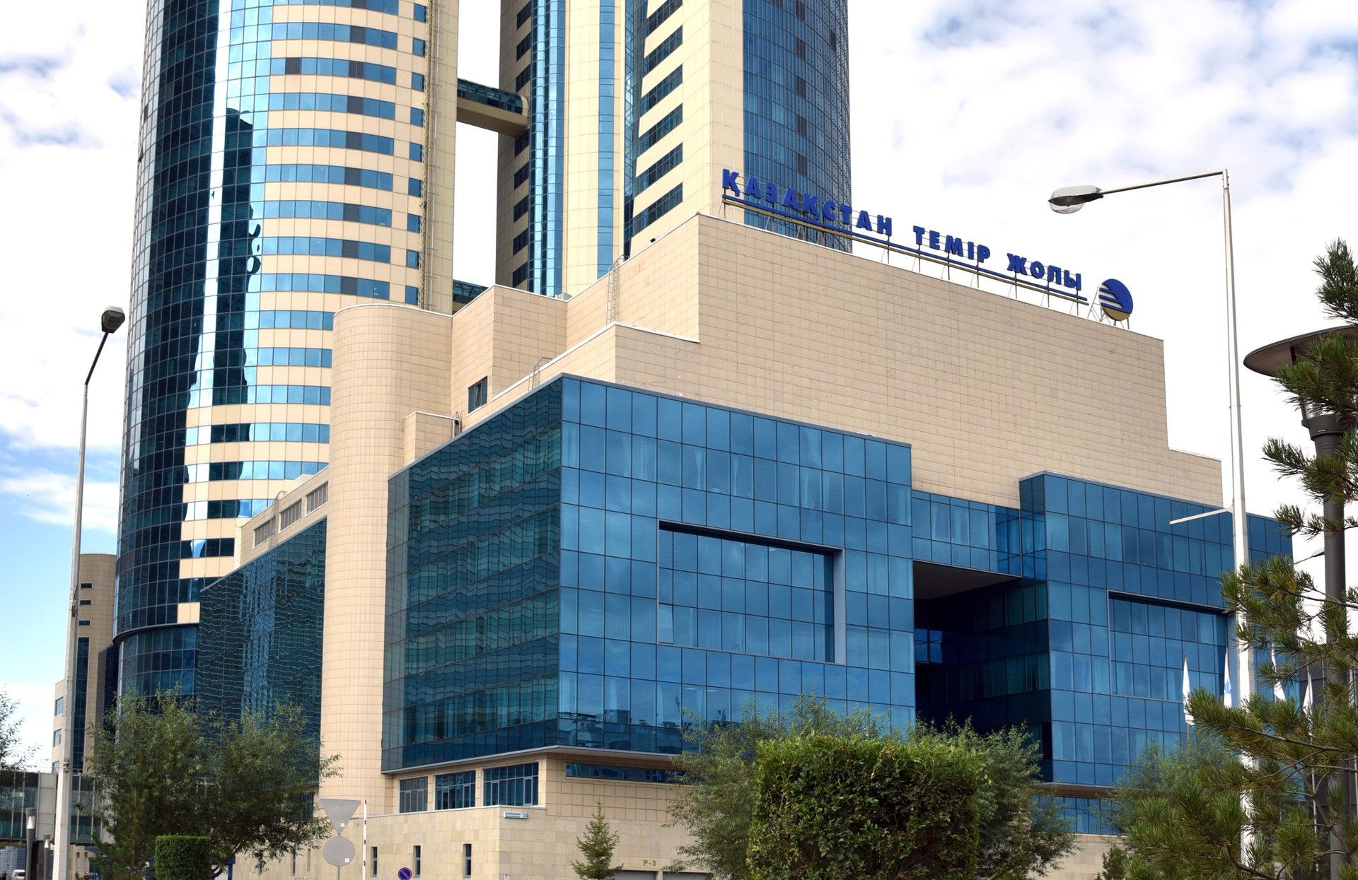 Герои железной дороги — на LED-экране КТЖ