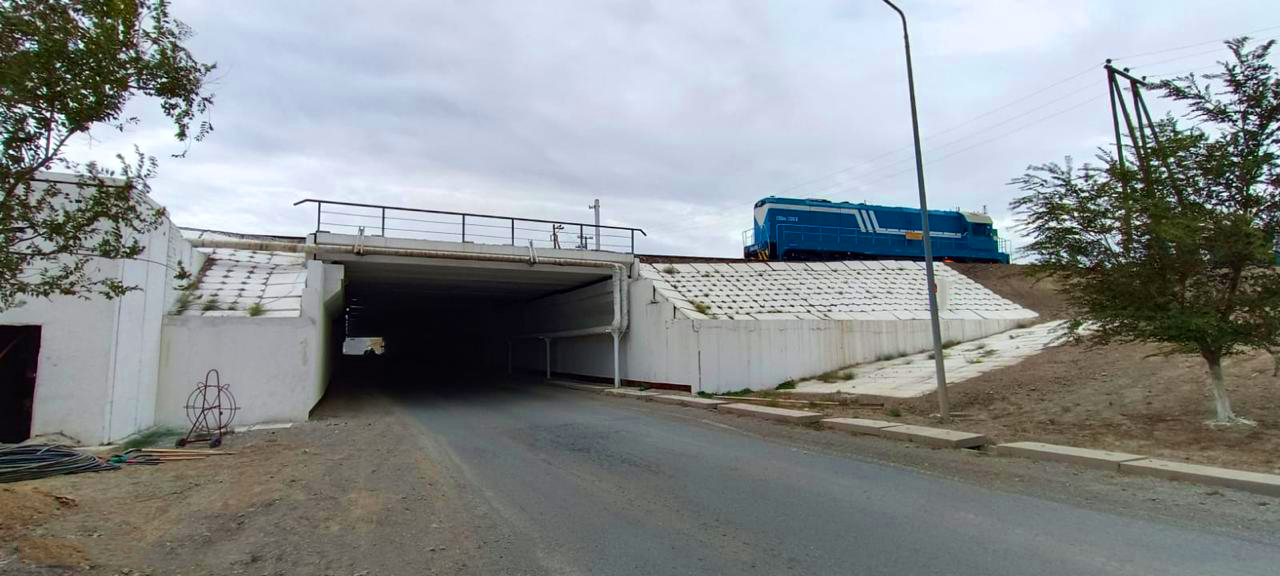 На станции Достык обновлён автомобильный мост под железнодорожными путями