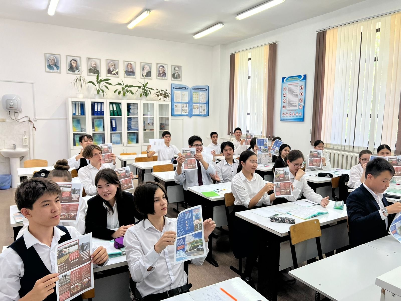 Железнодорожники провели лекции по безопасности для 80 тысяч школьников