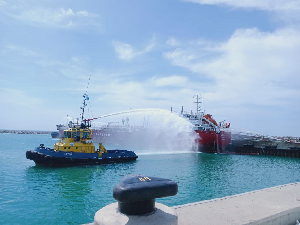 Large-scale oil spill response exercises were held in the port of Aktau