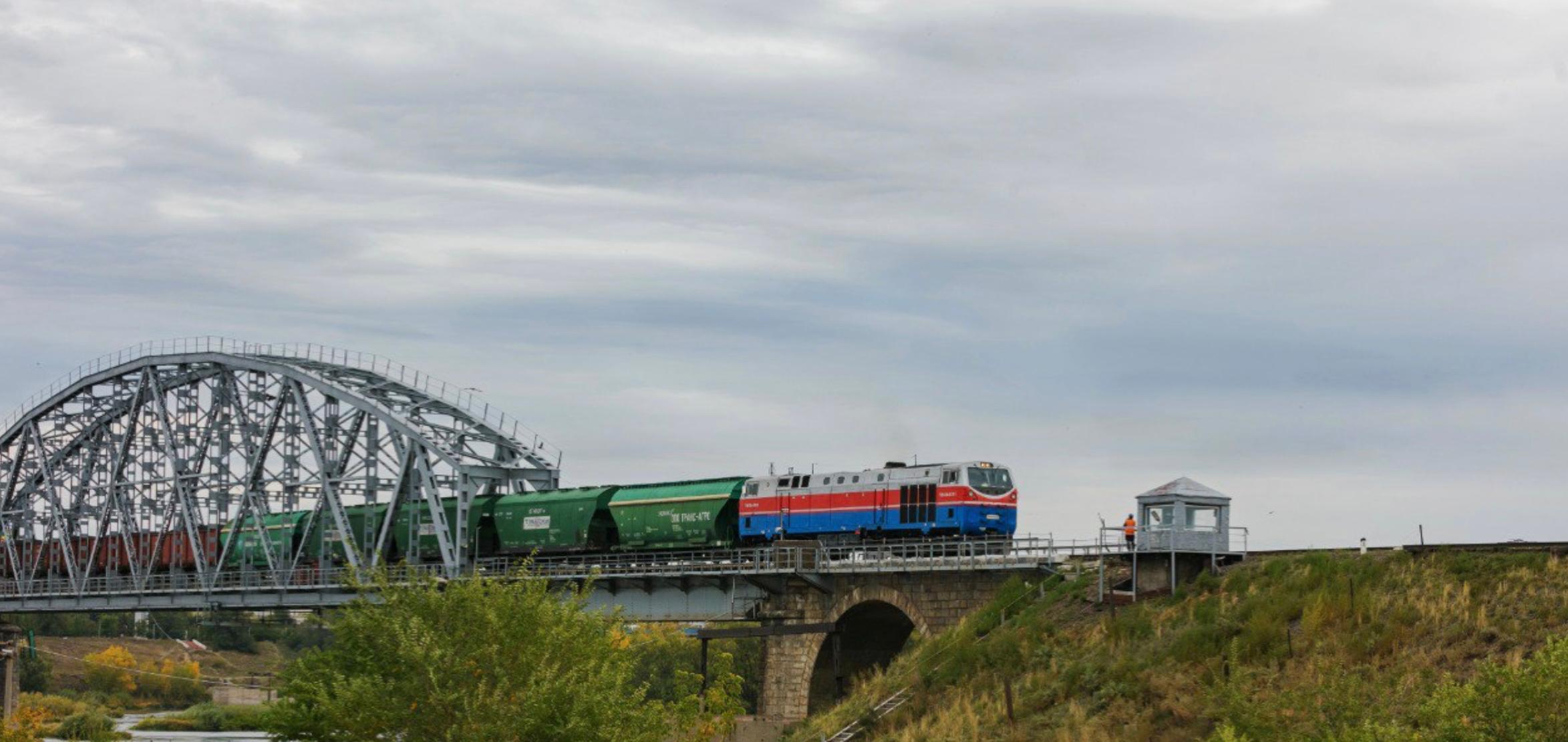Свыше 1,5 млн тонн зерна перевезено железнодорожным транспортом в октябре