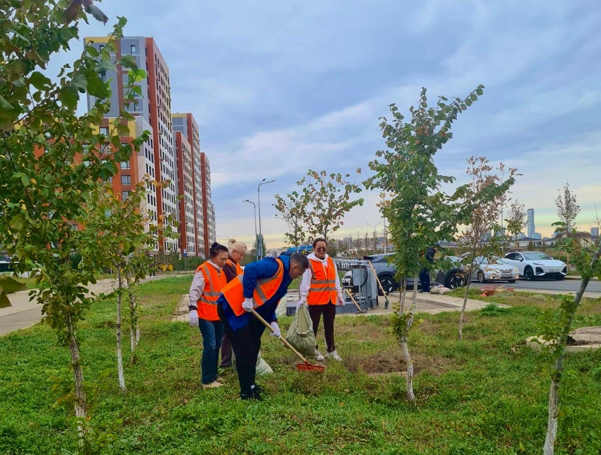 Свыше 320 железнодорожников приняли участие в субботнике по санитарной очистке и благоустройству улиц Астаны
