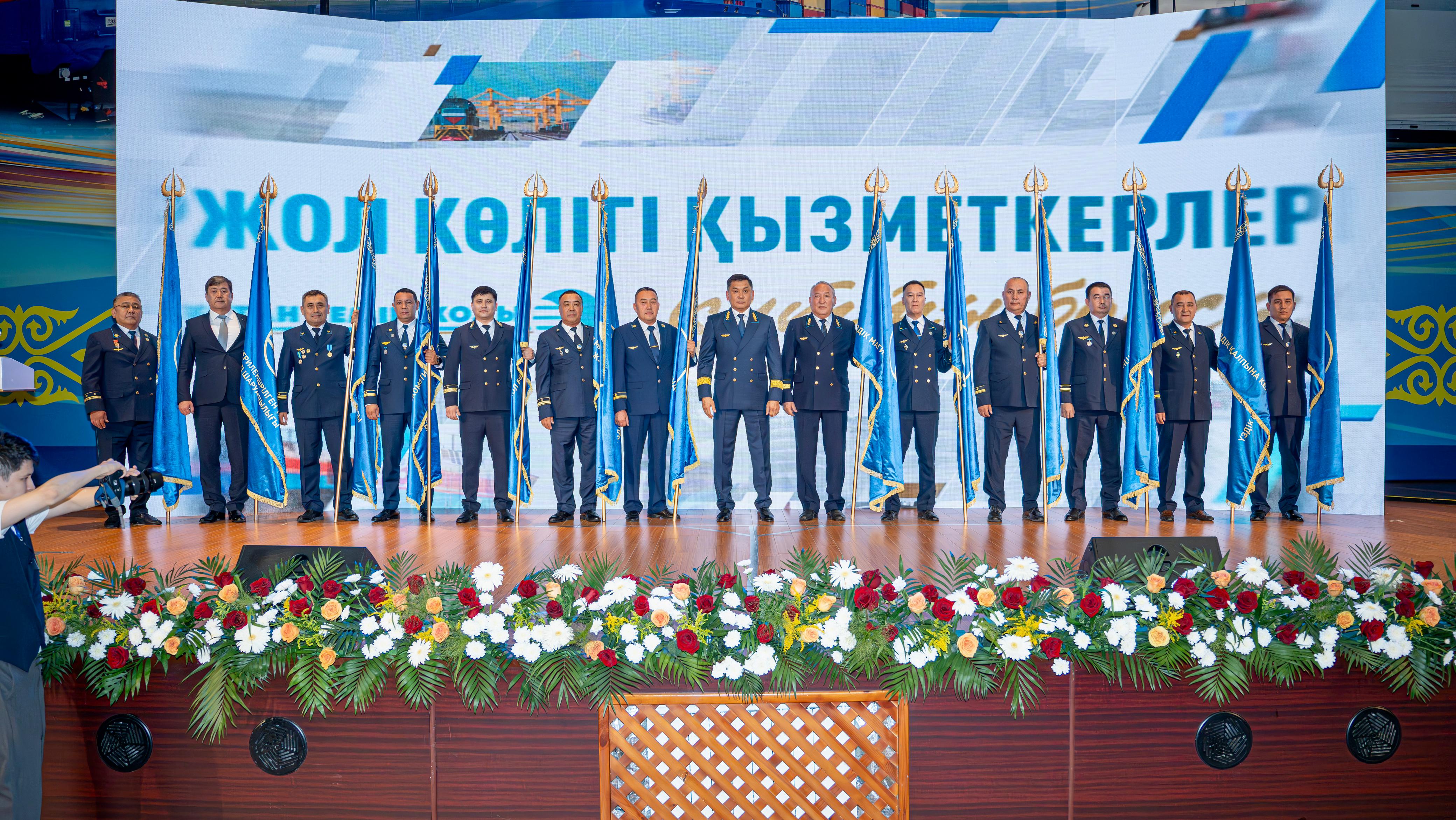 Свыше 1400 железнодорожников Казахстана награждены к профессиональному празднику