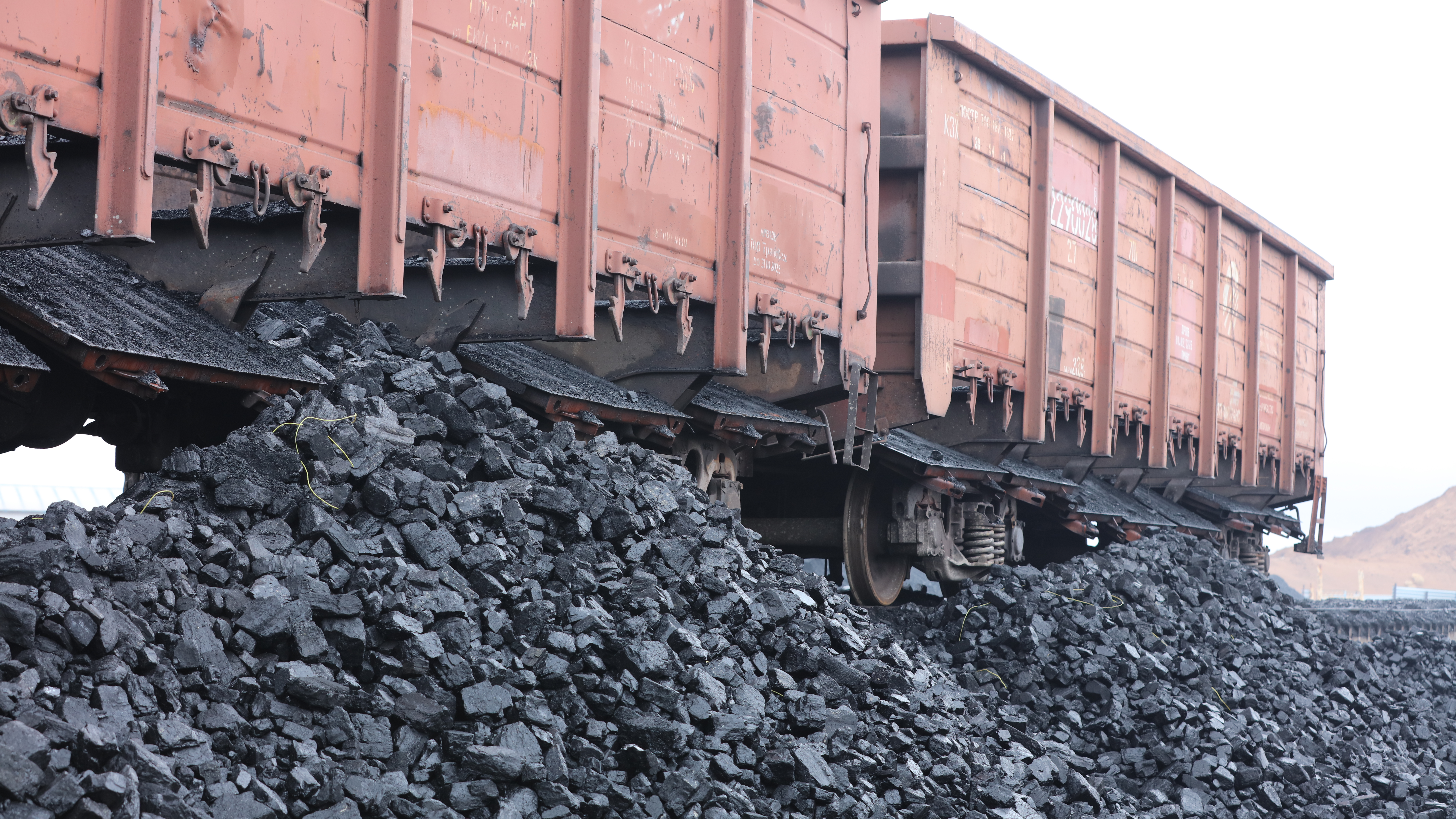 КТЖ: запасы коммунально-бытового угля для населения обеспечены в полном объёме